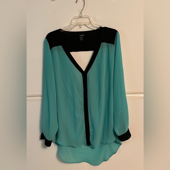 Torrid Woman’s LS Teal and Black V-Neck Blouse. Has a draped, open back. - Picture 1 of 3